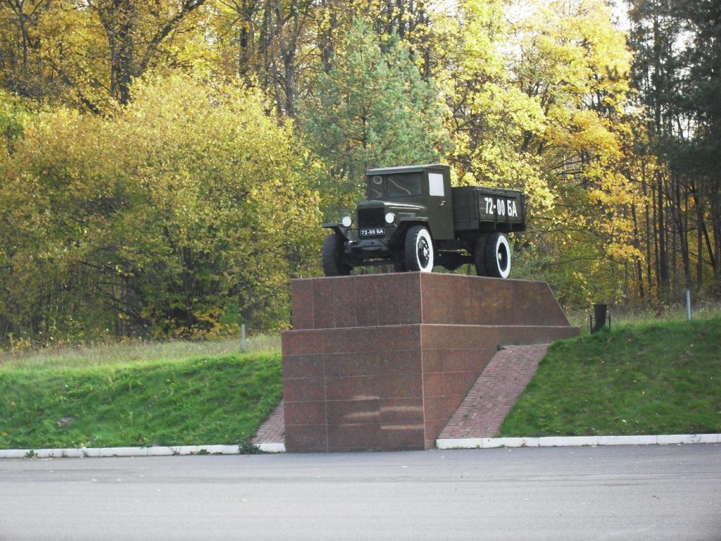 Памятник воинам-автомобилистам в Брянске1.JPG