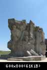 004 monument nad vhodom v Adzhimushkajskie kamenolomni levaya chast