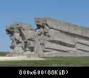 001 monument nad vhodom v Adzhimushkajskie kamenolomni obschij plan