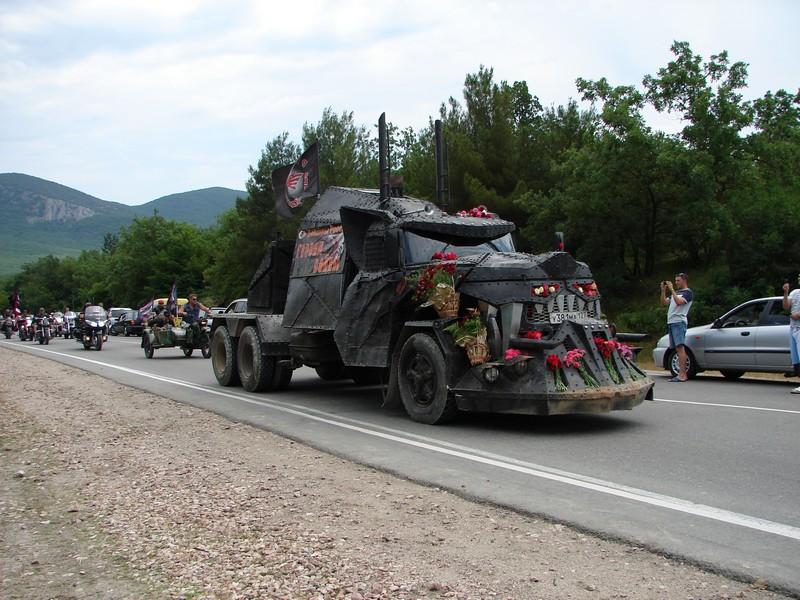 5. Хирург во главе колонны