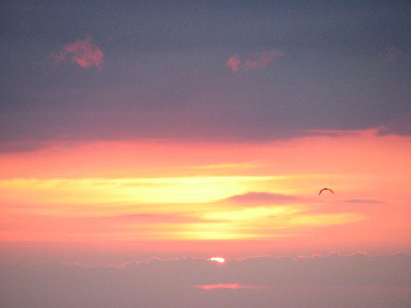 003 zakat v Russkoj buhte u misa Kazantip za minutu do uhoda solnca