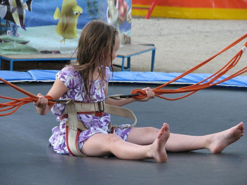 020 Ksenya na poprigushkah na naberezhnoj Kerchi