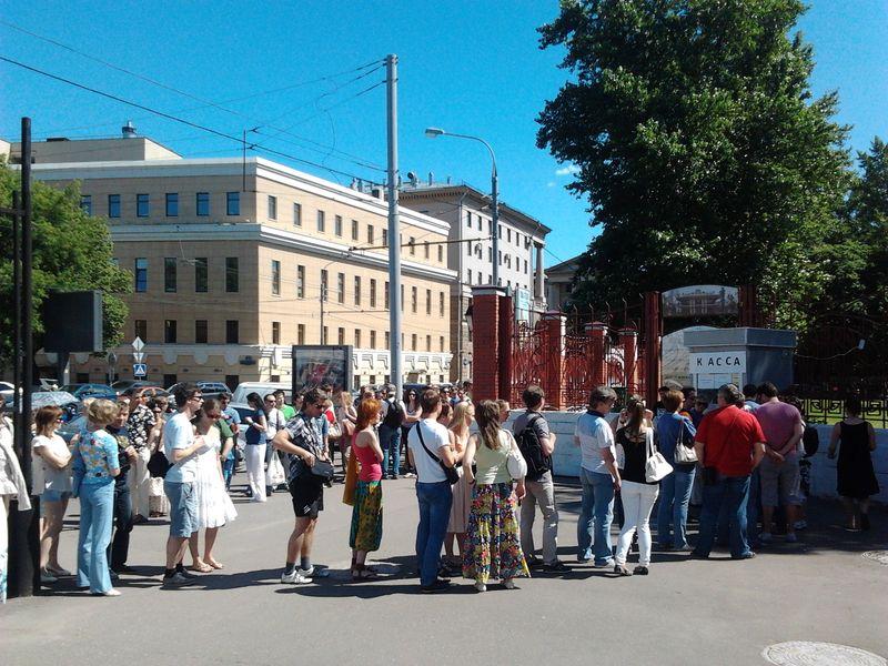 016 ochered v kassu v moment moego uhoda