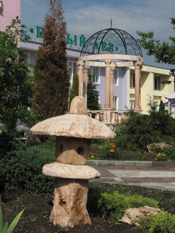 003 Yaponskij fonarik u gostinici v Safari-parke Tajgan on zhe Park lvov