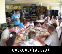 Obed soforumcev v kafe Belij lev v Safari parke Tajgan stol Dvoryannikova i Belie berega