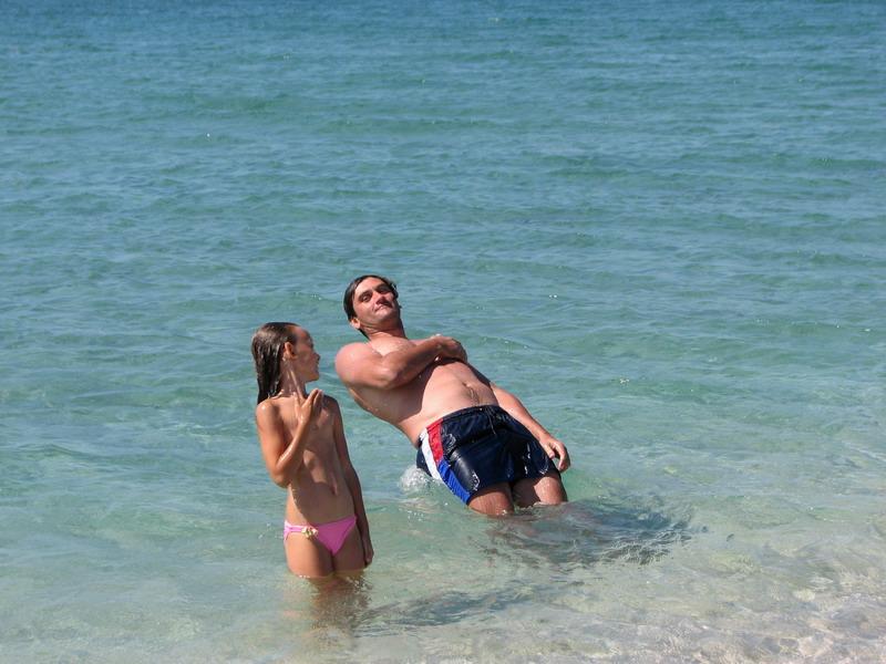 Ya i Ksenya padaem v vodu na dalnem plyazhe Belyasa 2