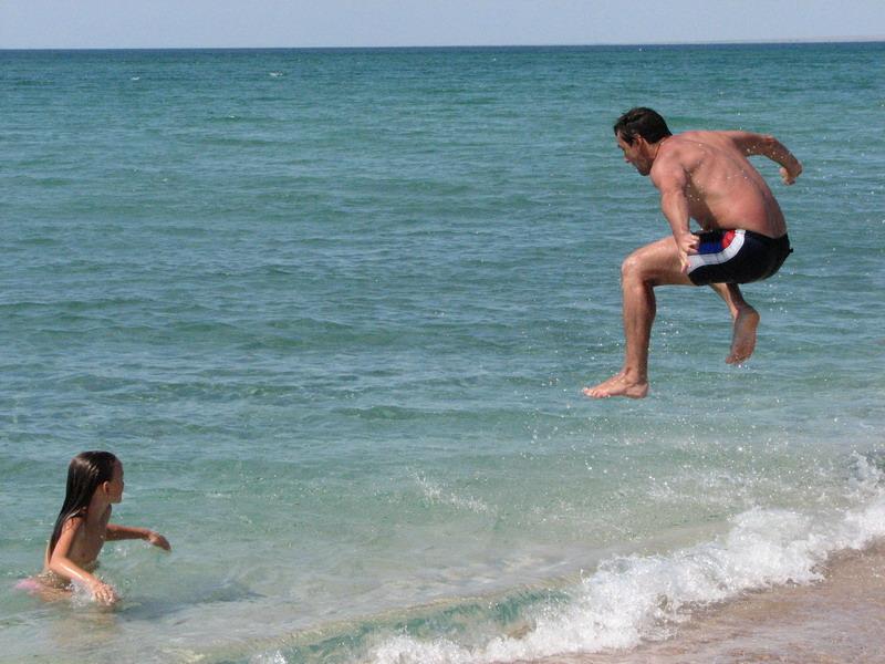 Ya prigayu v vodu s razbega na dalnem plyazhe Belyausa 2