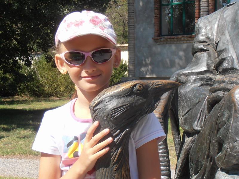 Pamyatnik Falcfejnu v zooparke Askaniya-Nova 2