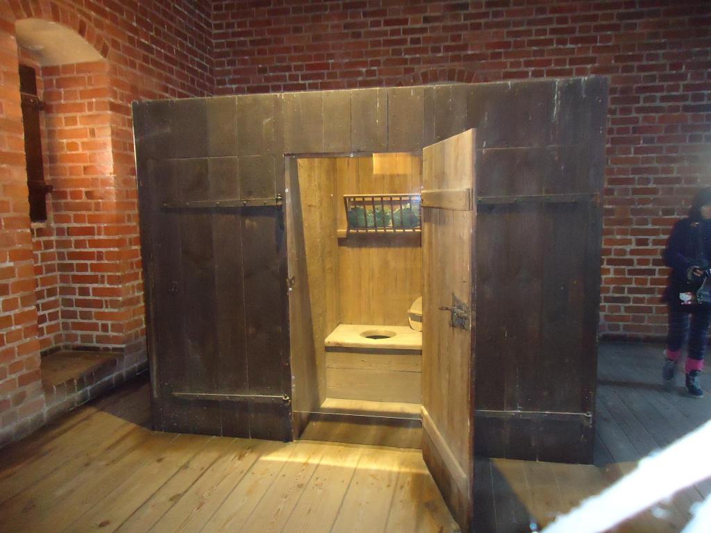 Средневековый туалет типа сартир