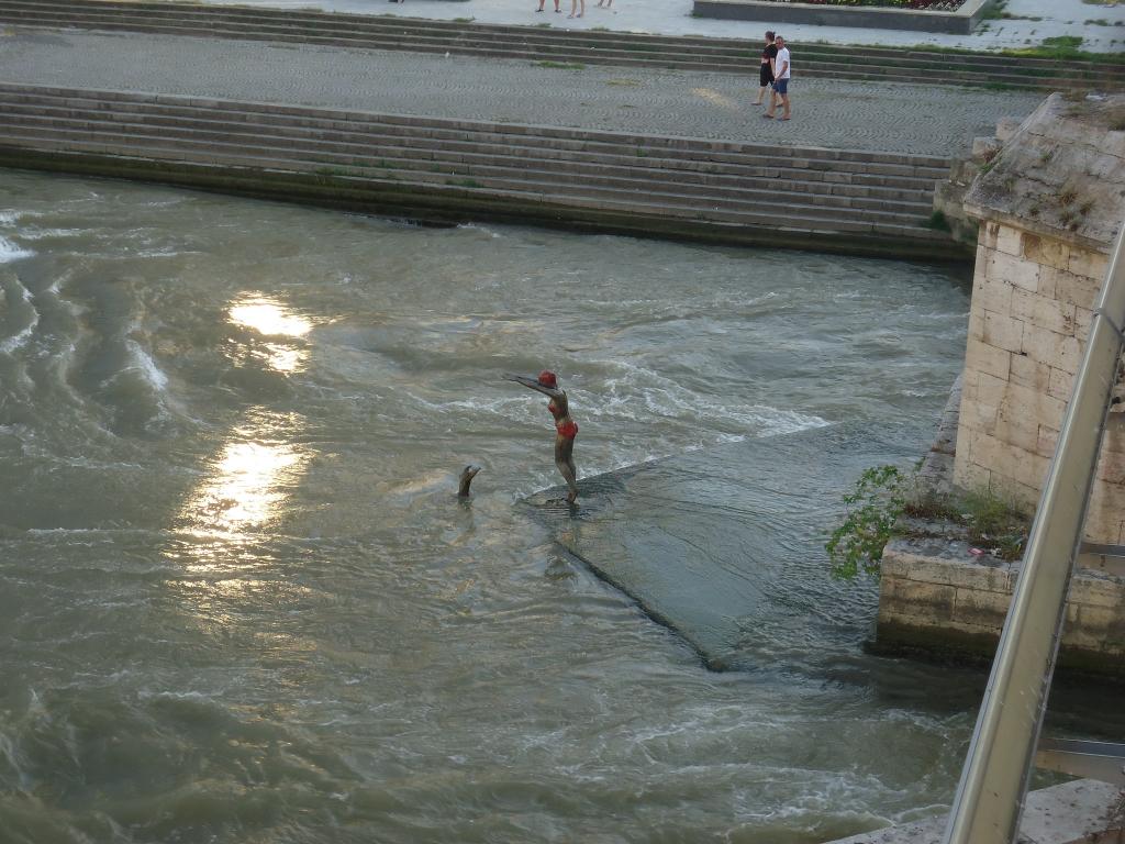 чугунная купальщица.JPG