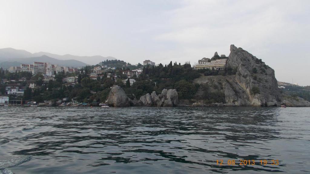 На катере